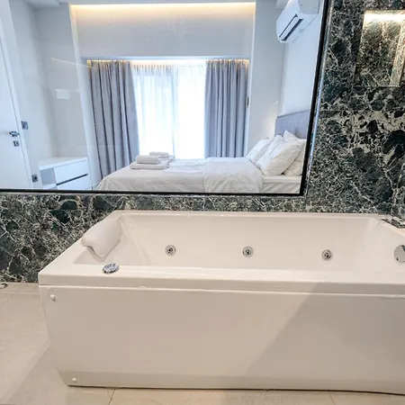 World Luxury 公寓 *