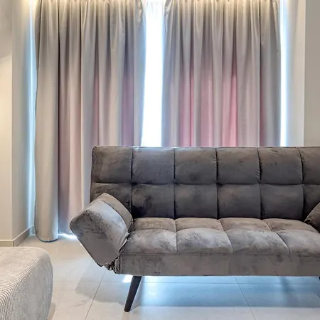 World Luxury 特里卡拉